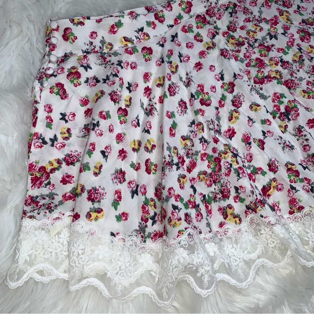NWOT Free People Floral Shorts With Scalloped Hem Lace - Picture 2 of 10
